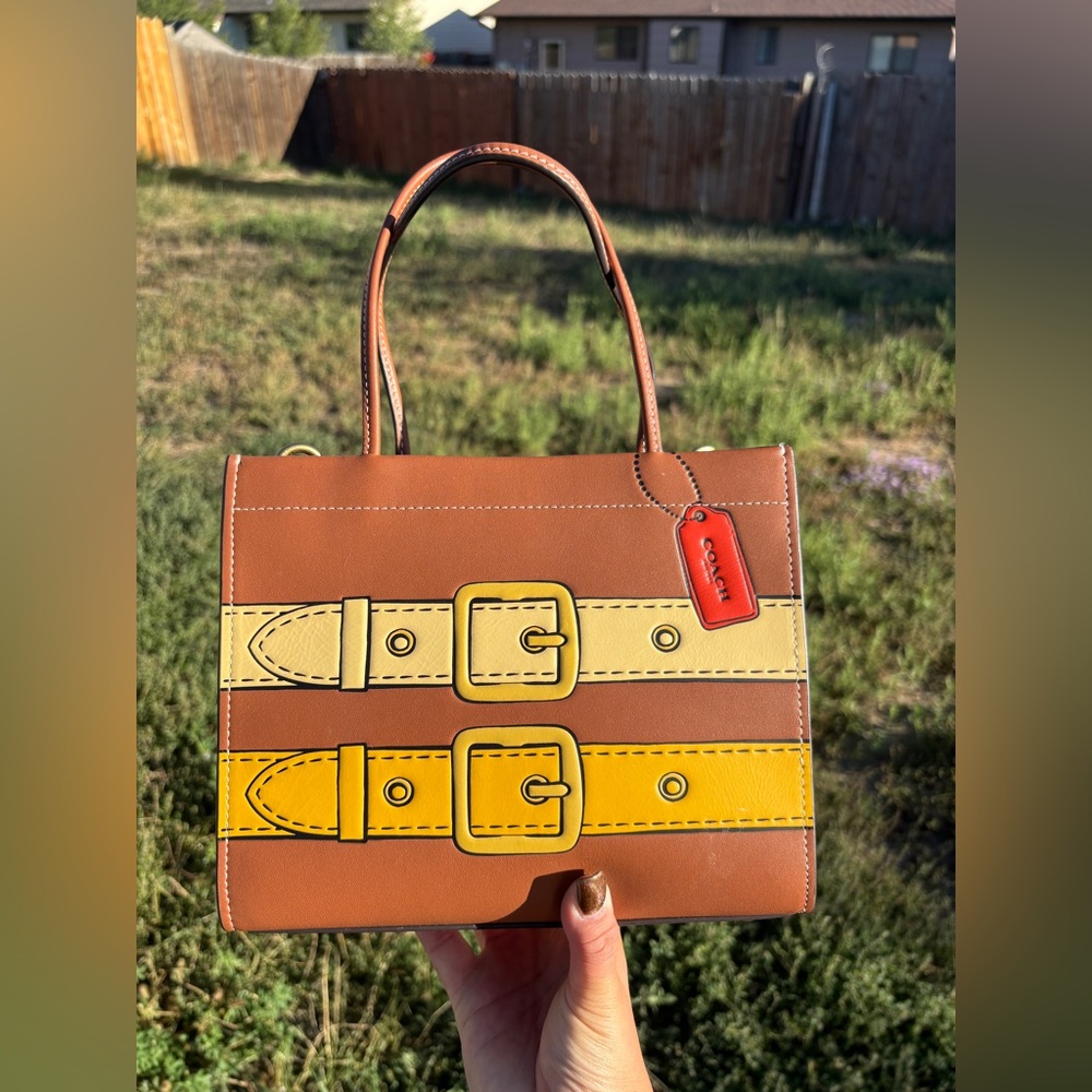 COACH CLASSIC CASHIN 22 TROMPE PRINT BAG IN COLOR BURNISH AMBER